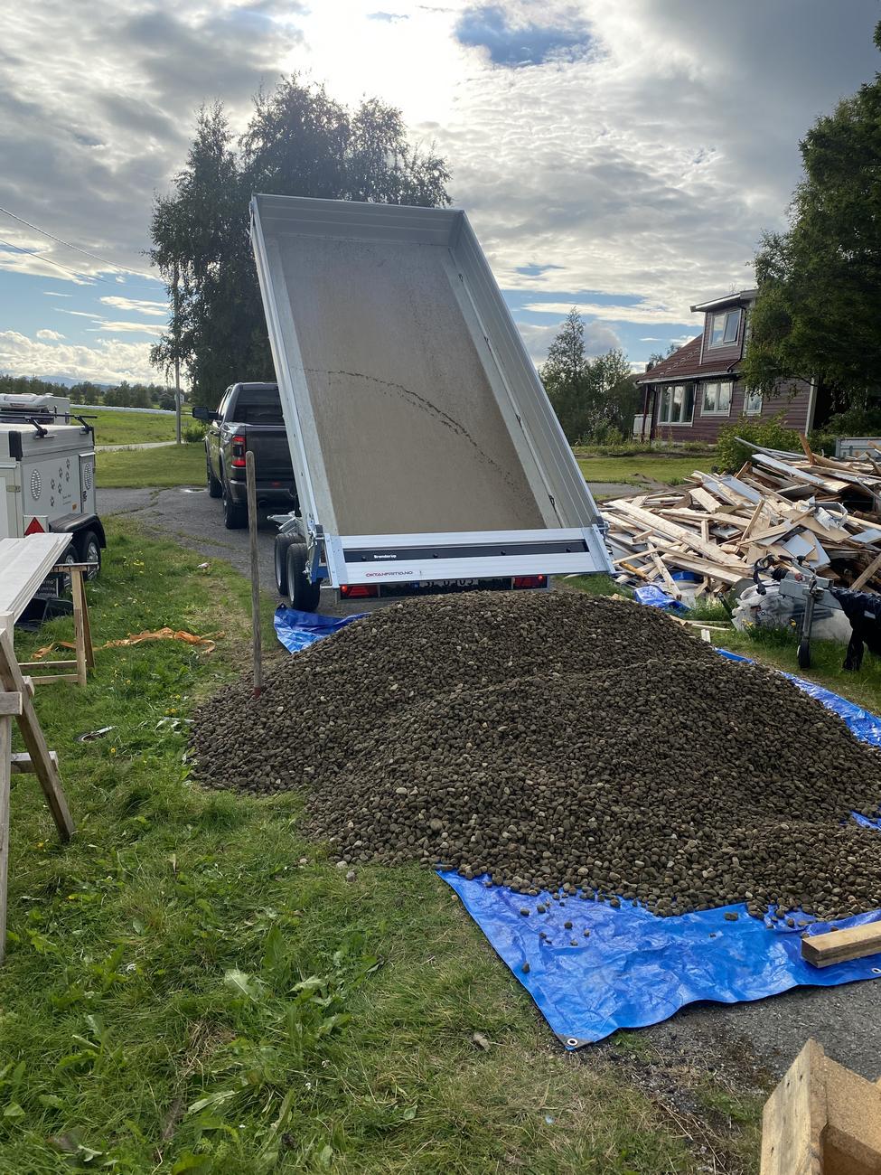 Salg og utkj&oslash;ring av masser p&aring; trange plasser.